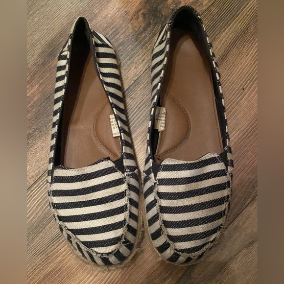 Women’s Flats - Picture 2 of 6